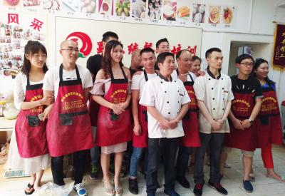 成都小郡肝串串火鍋哪里可以學(xué)習(xí)正宗底料？短期串串火鍋底料培訓(xùn)