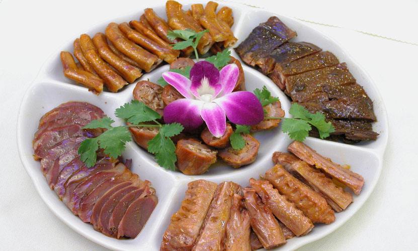 成都鹵菜培訓(xùn)之火爆現(xiàn)撈在哪里學(xué)？