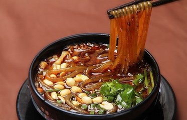 成都小吃肥腸粉搭配“鍋盔”，一個鍋盔3兩肉！