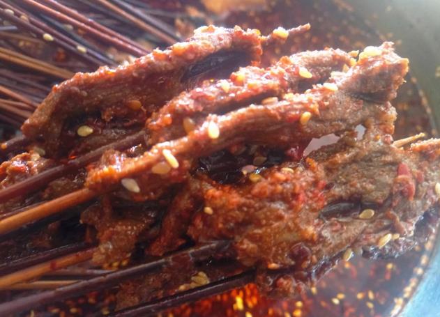 四川特色小吃，看起來(lái)很有油吃起來(lái)很香