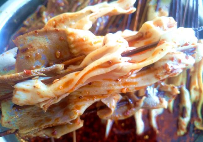 四川特色小吃，看起來(lái)很有油吃起來(lái)很香