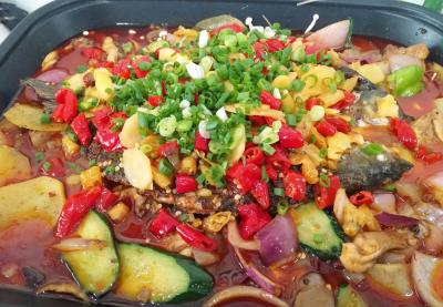 重慶萬州烤魚技術(shù)培訓(xùn)哪里學(xué)？先烤后燉做法