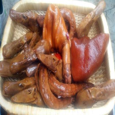 四川現(xiàn)撈鹵菜技術(shù)培訓(xùn)班哪里好？學(xué)員親自動(dòng)手操作