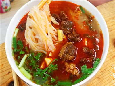  成都川味排骨面食技能訓(xùn)練哪里好？多年的面食經(jīng)驗(yàn)