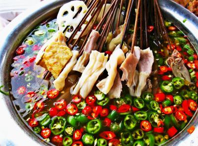  學(xué)青紅油缽缽雞技術(shù)做法哪里好？傳統(tǒng)的小吃