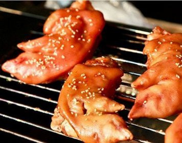 烤豬蹄技術(shù)培訓(xùn)中心哪家味道好？小吃培訓(xùn)學(xué)校