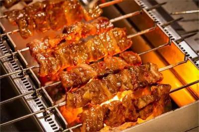燒烤技術(shù)培訓(xùn)班哪里專(zhuān)業(yè)？全程學(xué)員動(dòng)手操作