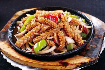 特色小吃鐵板魷魚培訓哪里專業(yè)？一年四季都盈利