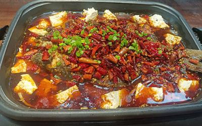 想學(xué)炭火鍋烤魚(yú)技術(shù)哪里有？