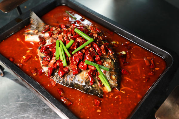 成都學(xué)燒烤烤魚(yú)哪里有培訓(xùn)班？成都烤魚(yú)培訓(xùn)多少錢(qián)？