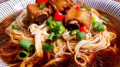 有哪些培訓面食機構(gòu)？蜀味緣面食技術(shù)培訓學校費用解析