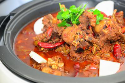 刷刷鍋技術(shù)培訓(xùn)哪里好？成都蜀味緣培訓(xùn)學(xué)校，助您開啟餐飲致富路！