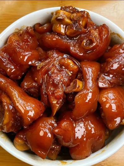 醬香豬蹄技術(shù)培訓(xùn)班在哪里有？成都蜀味緣小吃培訓(xùn)學(xué)校詳解