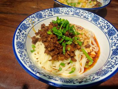 雜醬面技術(shù)培訓(xùn)哪家專業(yè)？蜀味緣面食培訓(xùn)學(xué)校深度解析